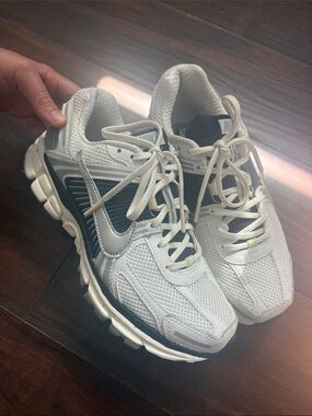 Nike Women’s Vomero White Cream and Navy Athletic Sneakers